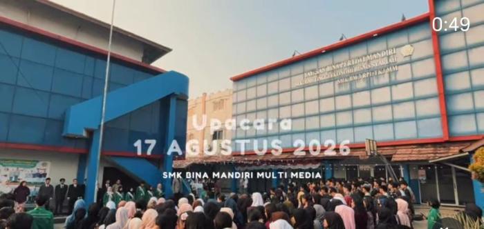 Upacara HUT ke-81 Republik Indonesia di SMK Bina Mandiri Multimedia