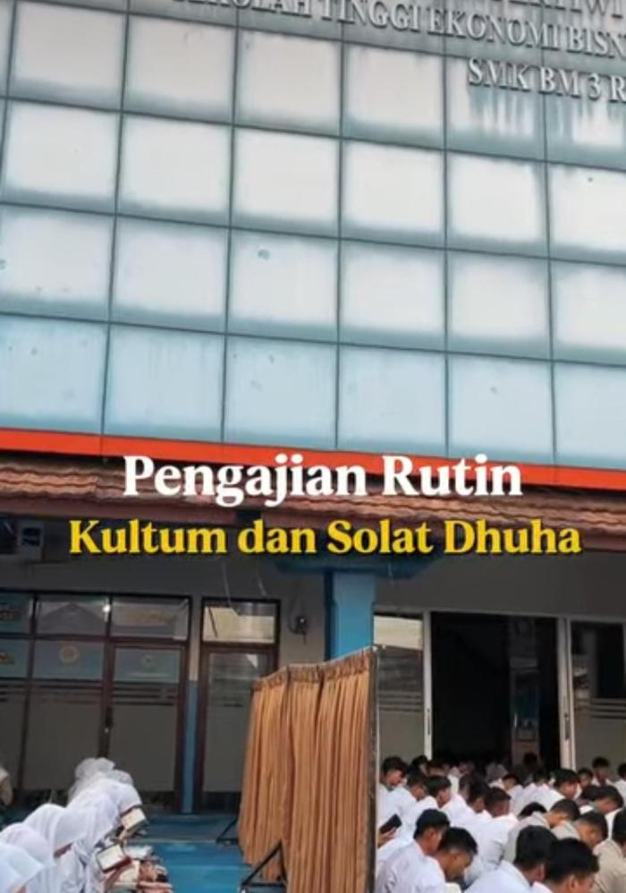 Seimbangkan Kecerdasan Intelektual dan Spiritual, SMK Bina Mandiri Multimedia Rutinkan Sholat Dhuha hingga Pengajian Siswa